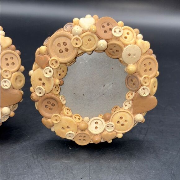 2 mini Button Embellished Round Frames - Picture 2 of 5